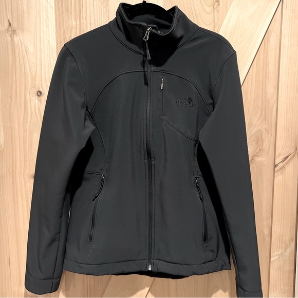 The North Face Women Soft Shell WindWall Jacket - Picture 4 of 12